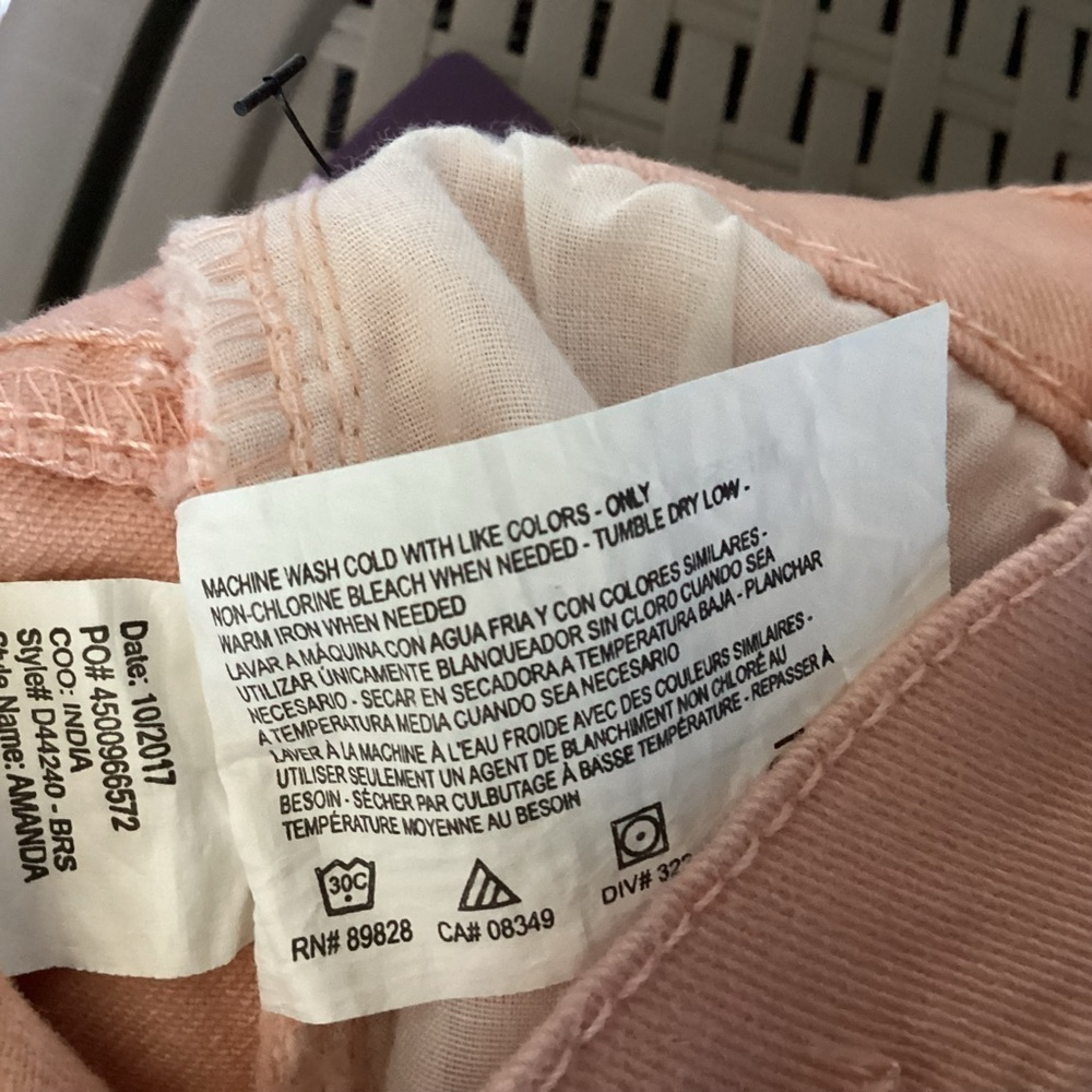 Gloria Vanderbilt Amanda NWT Women’s Peach Denim Shorts.  Size 10 - Picture 8 of 9